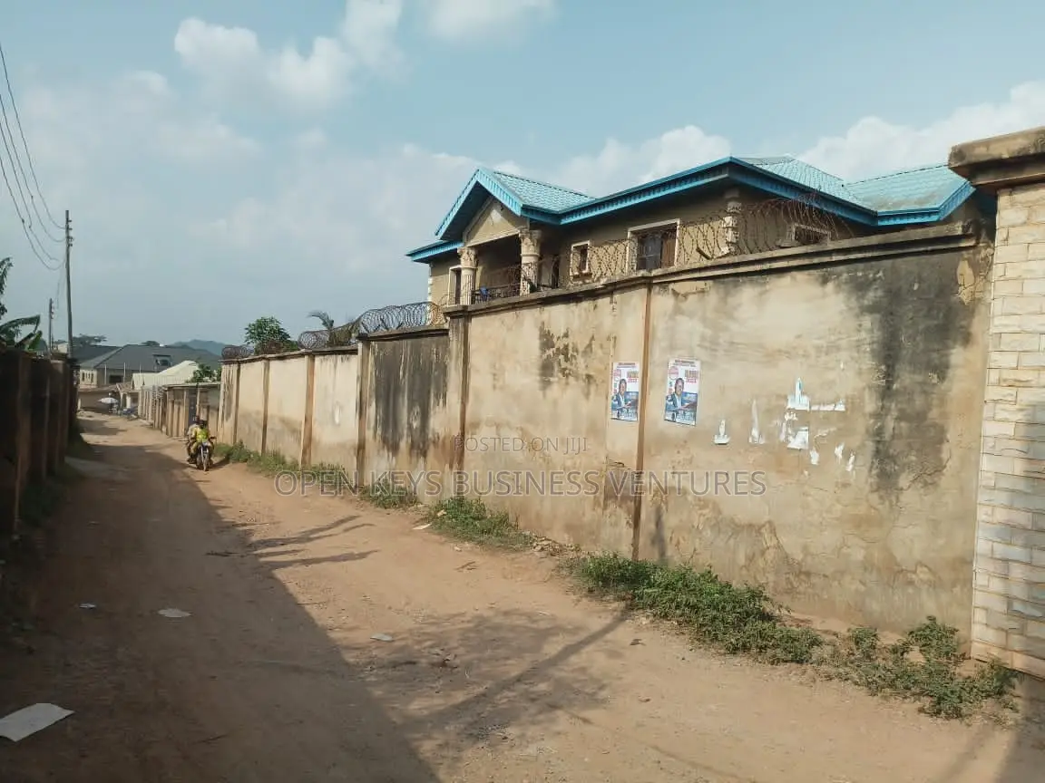 3bdrm Block of Flats in Adeoyo Hospital Road for sale