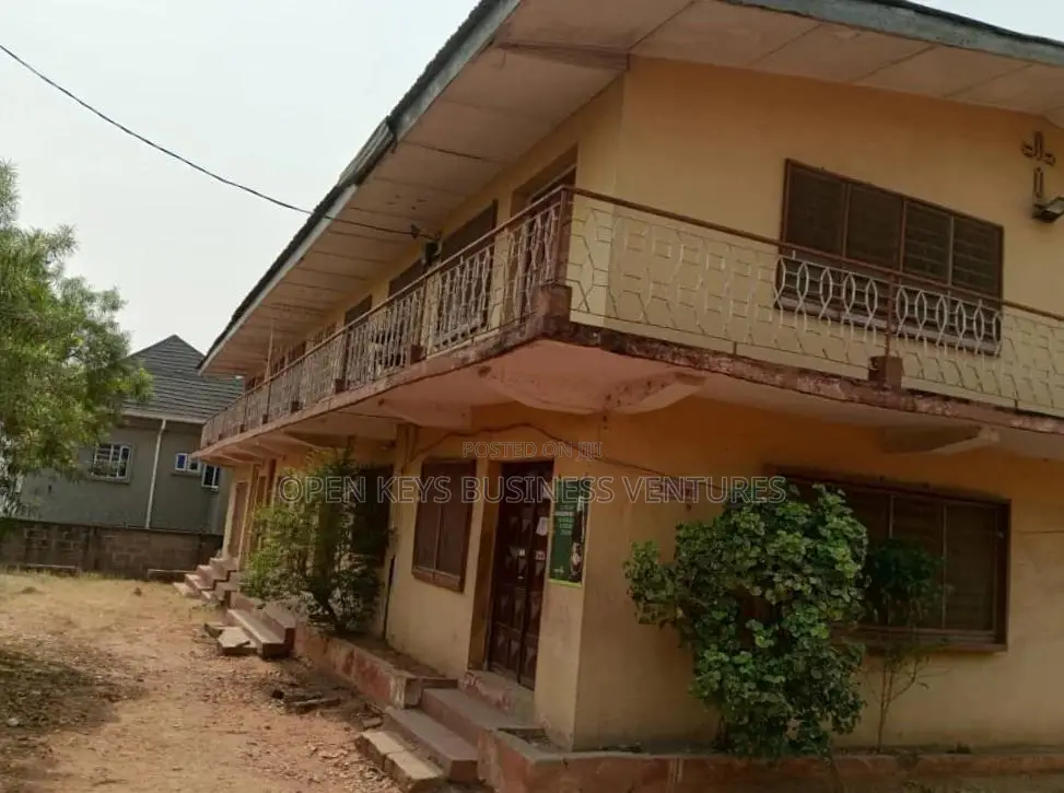 3bdrm Block of Flats in Adeoyo Hospital Road for sale
