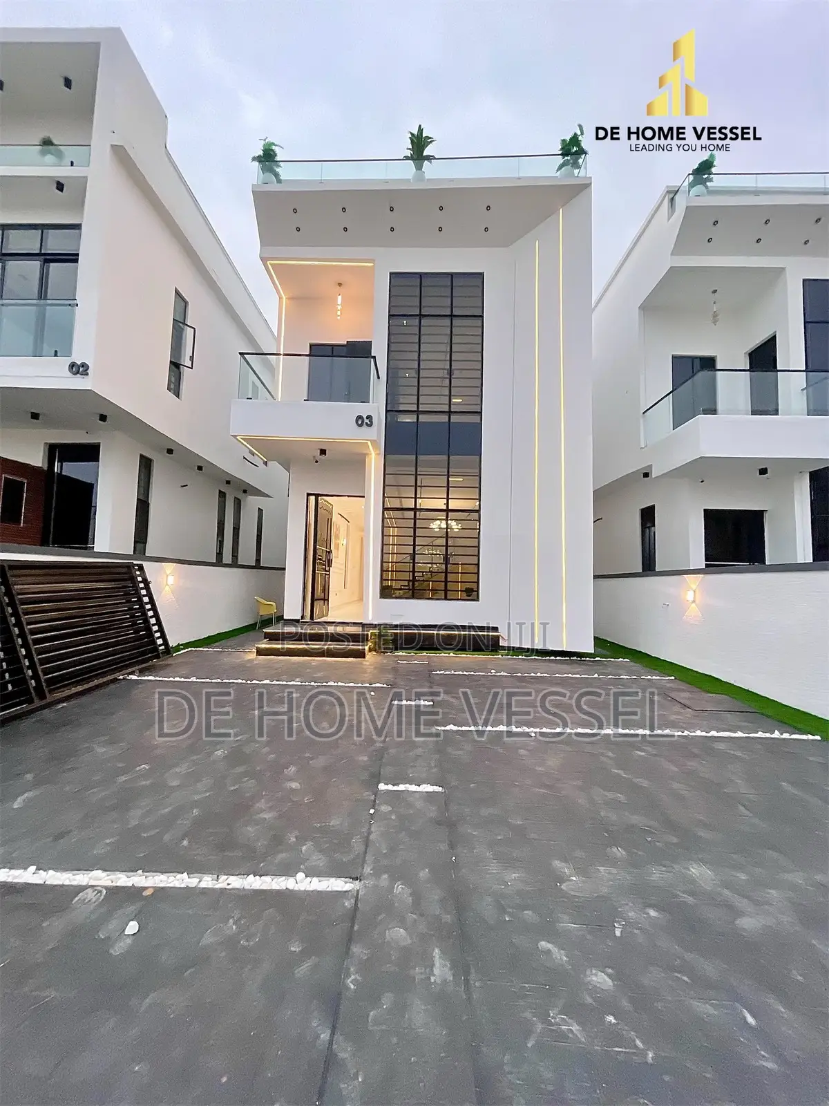 5bdrm Duplex in Chevron for sale