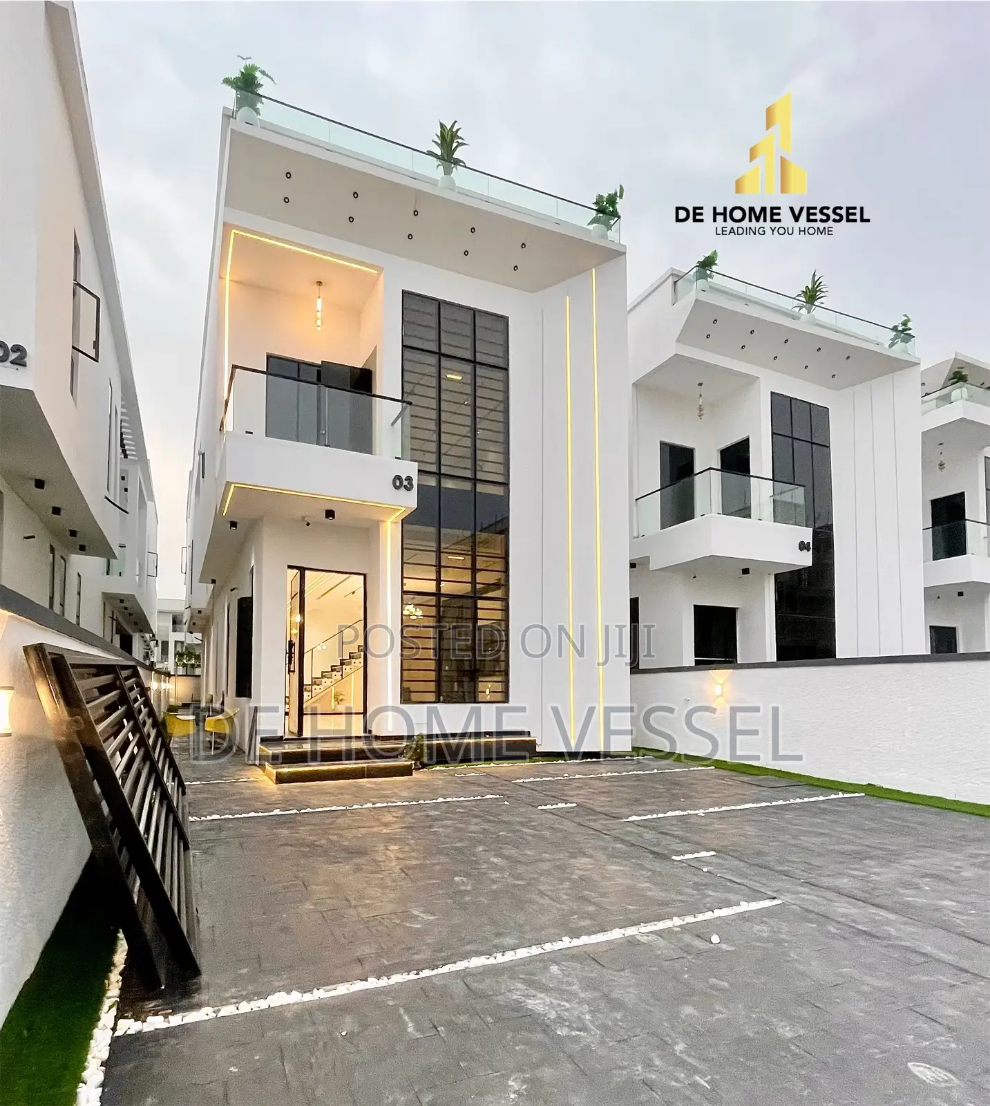 5bdrm Duplex in Chevron for sale
