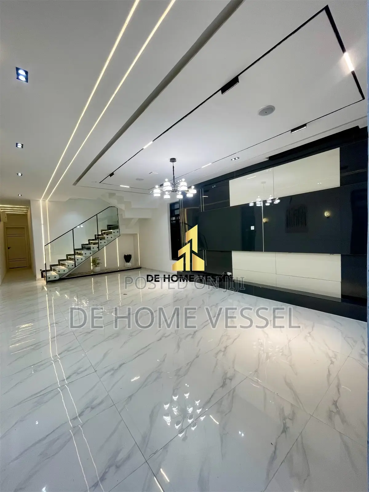 5bdrm Duplex in Chevron for sale