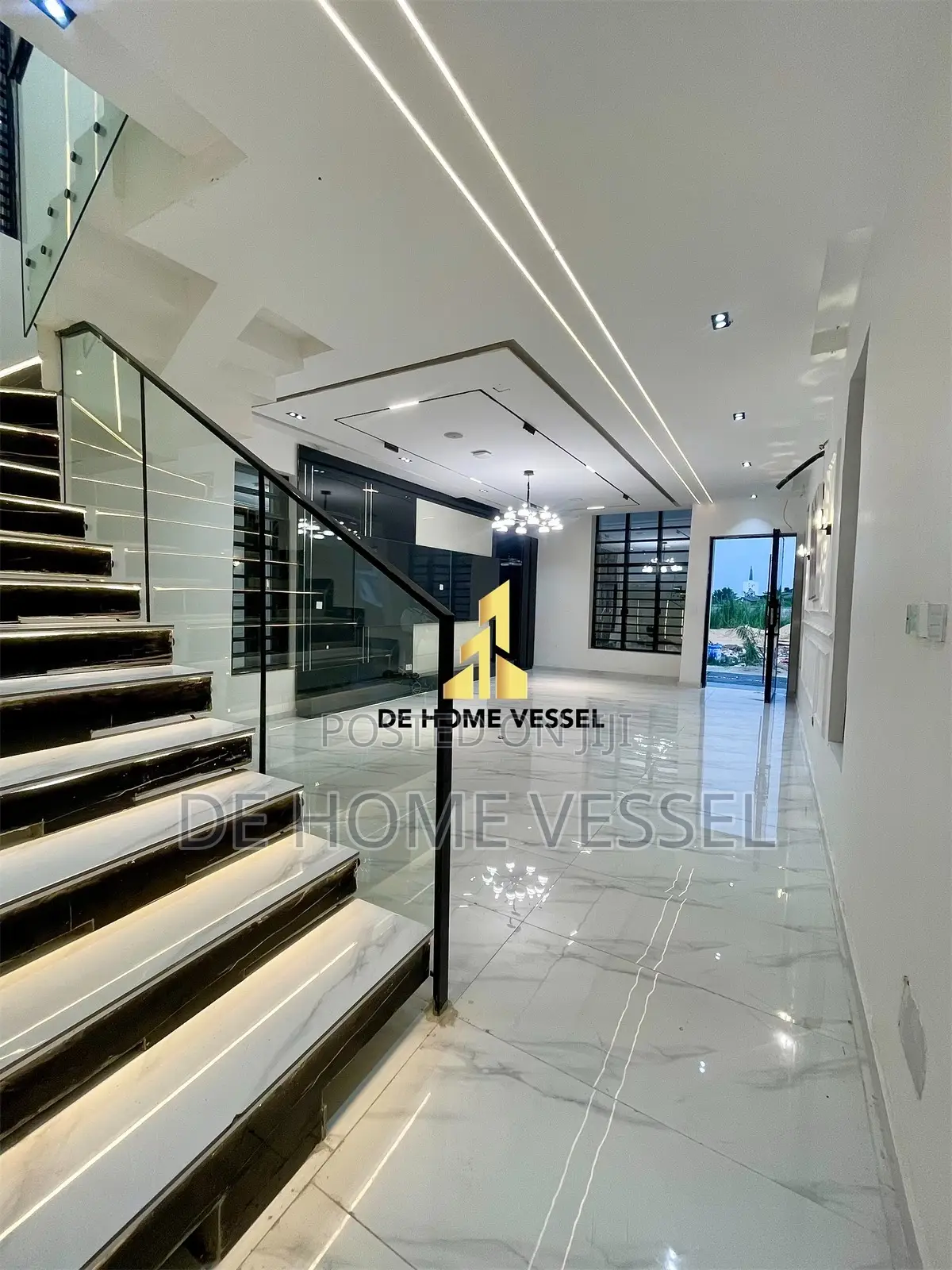 5bdrm Duplex in Chevron for sale