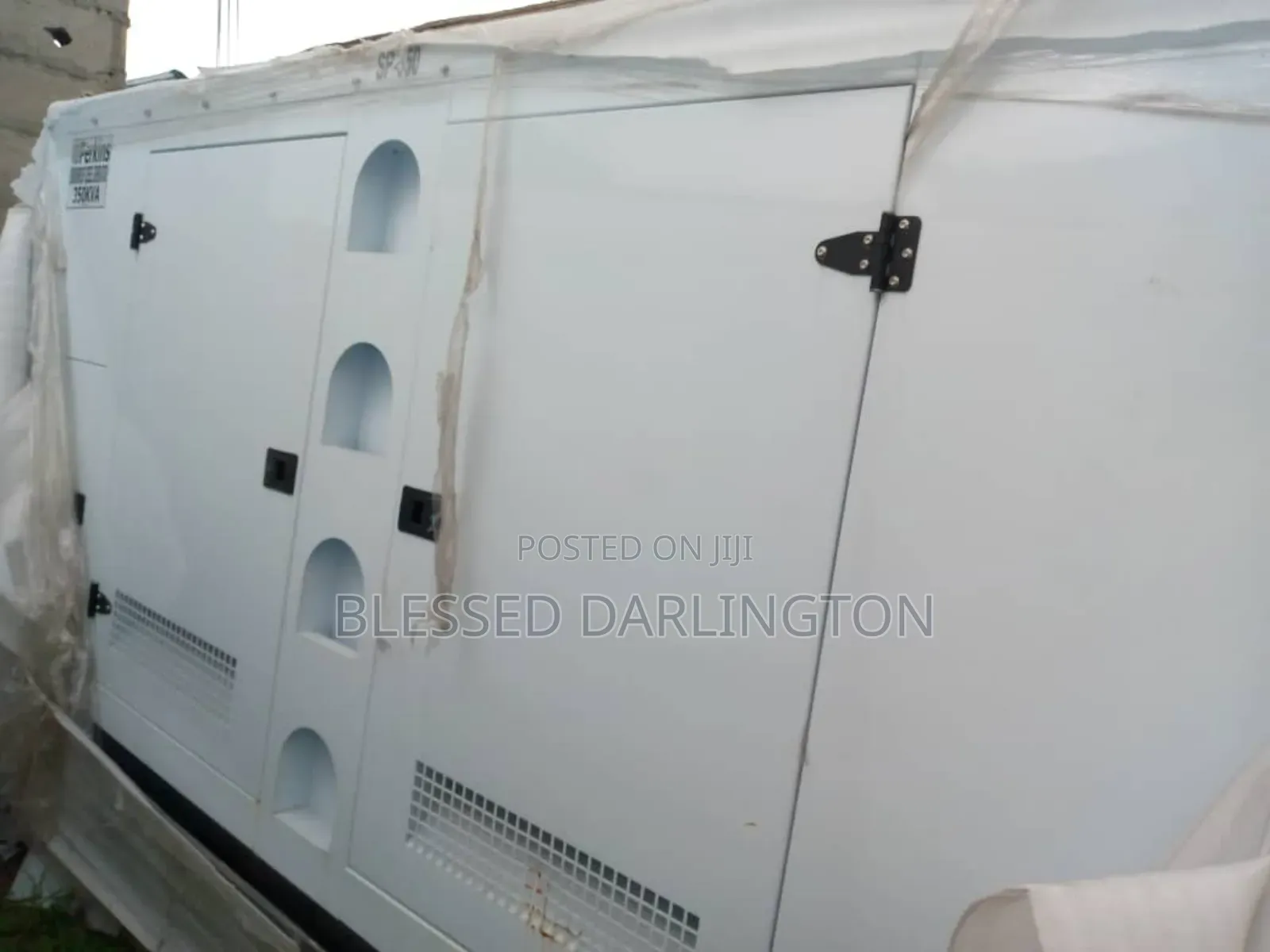 350kva Perkins England Soundproof Generator