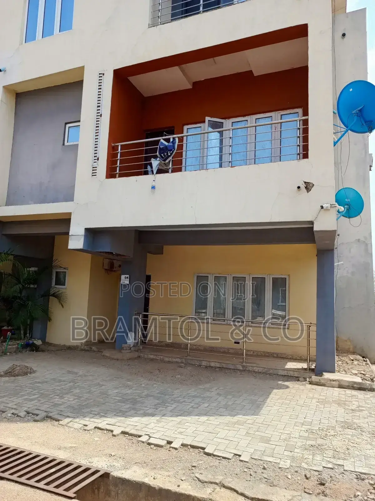 3bdrm Block Of Flats In Idu Industrial For Sale