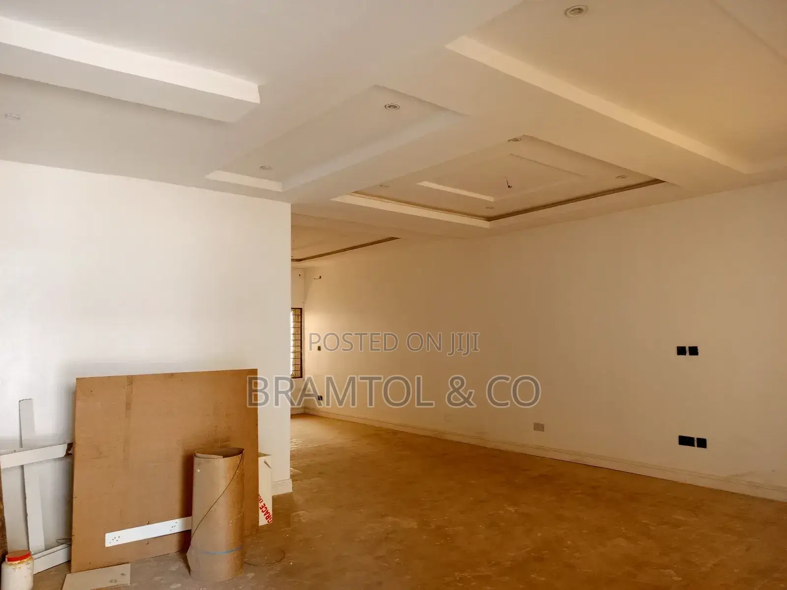 3bdrm Block Of Flats In Idu Industrial For Sale
