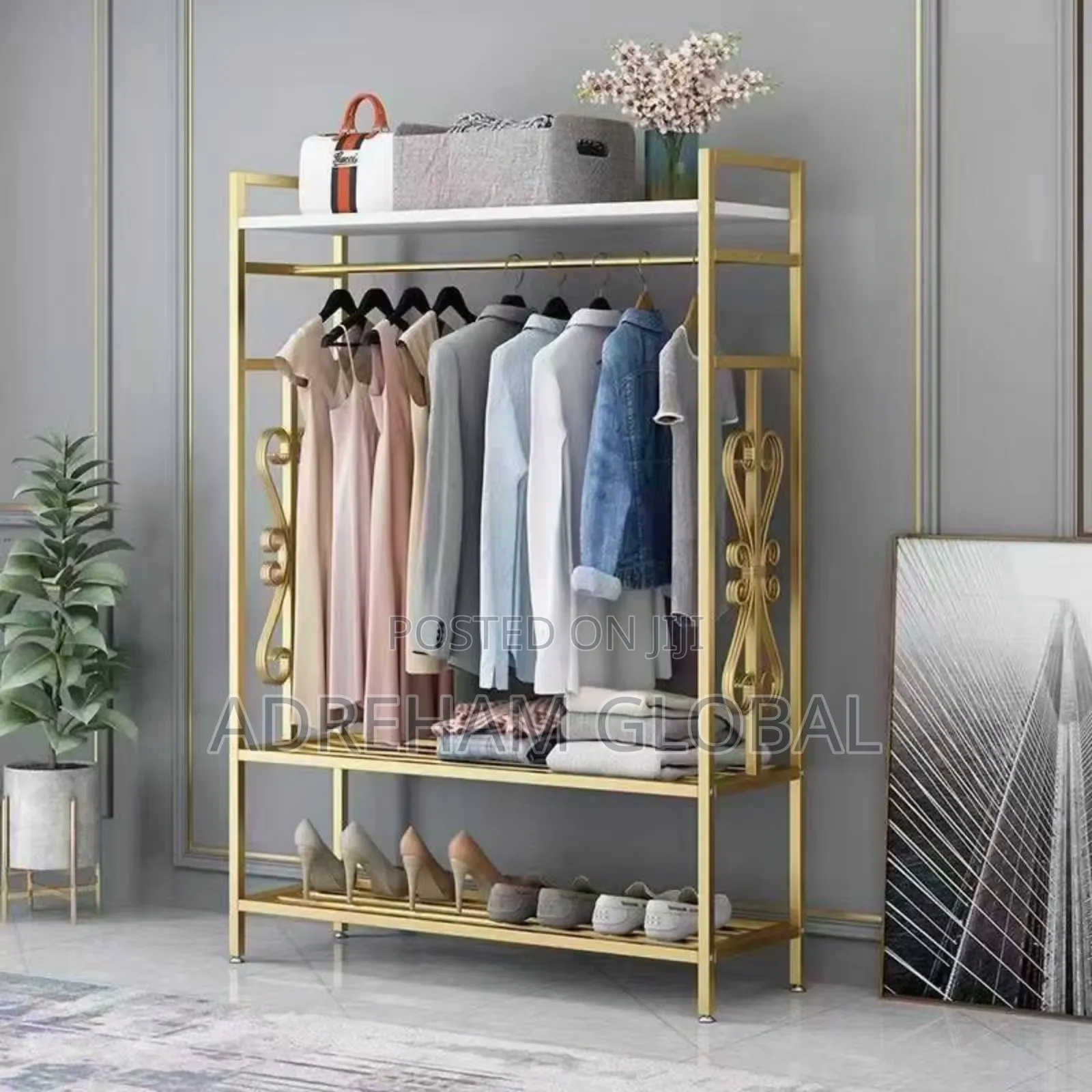 Luxury Cloth Hanger
Very Strong And
Can Be Used in Boutique