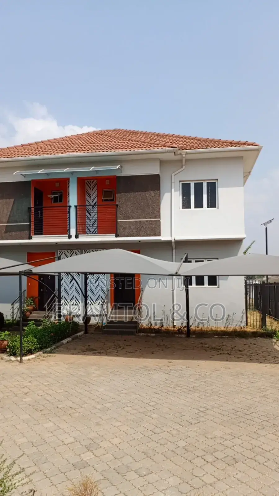 3bdrm Duplex in Idu Industrial for sale