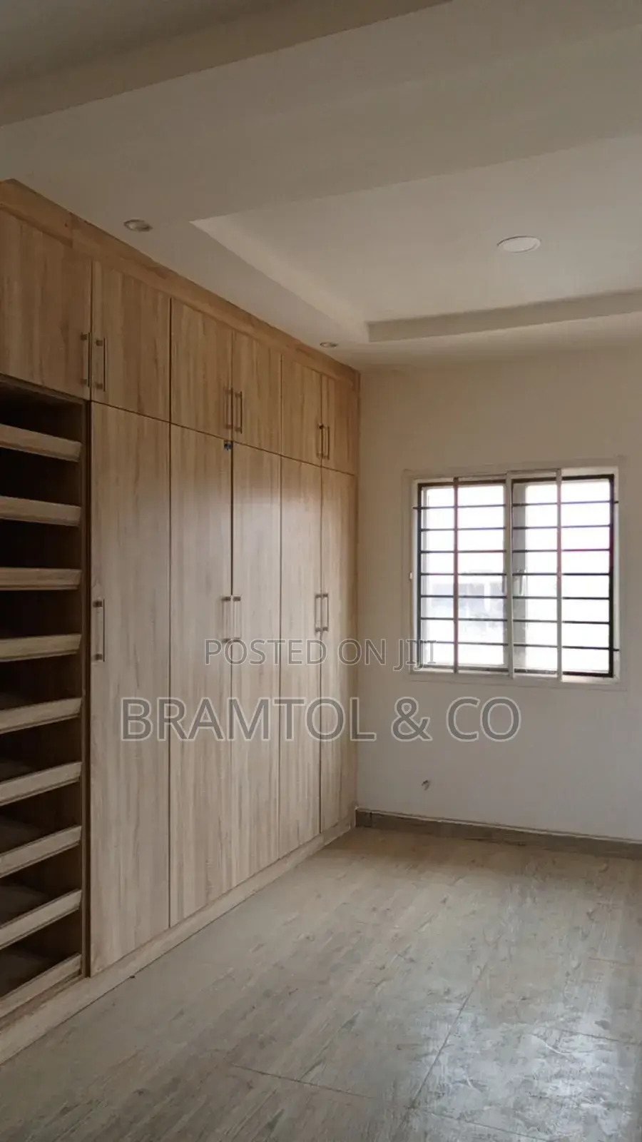 3bdrm Duplex in Idu Industrial for sale
