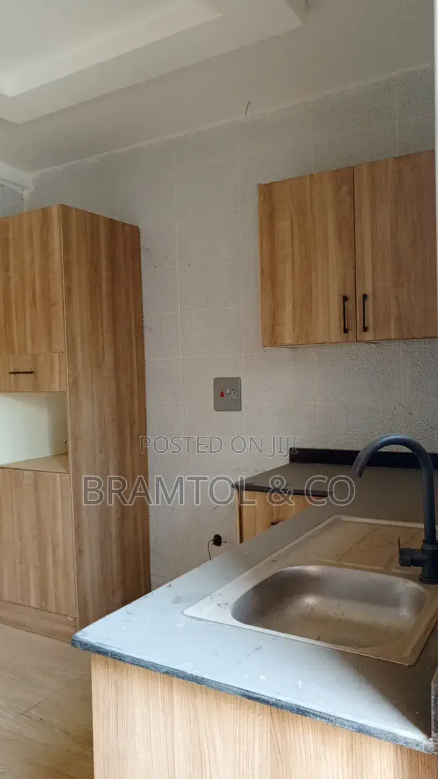3bdrm Duplex in Idu Industrial for sale