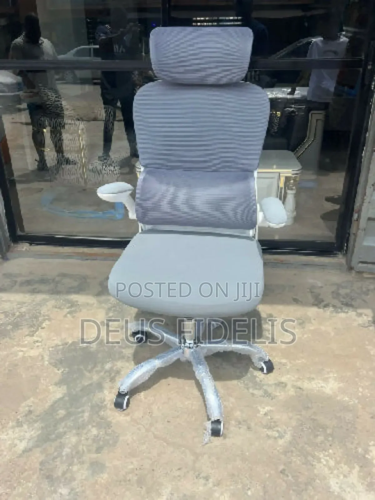 Ergonomic Office Chair With Foldable Hand