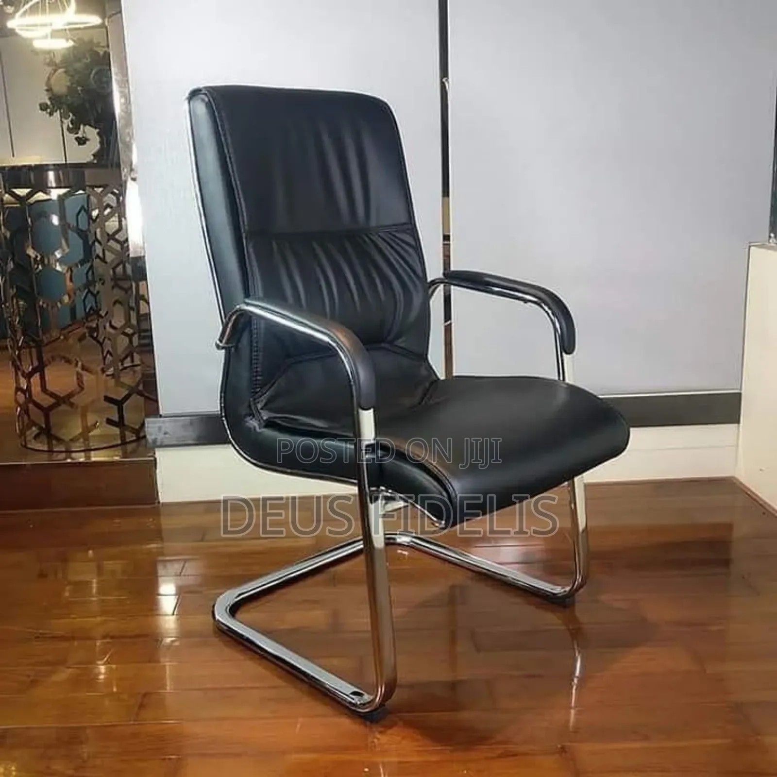 107 Executive Visitors Chair With High Back