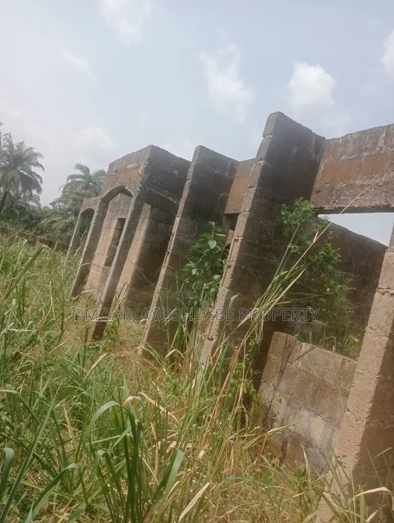 2bdrm Block of Flats in Breeders Estate, Akure for sale