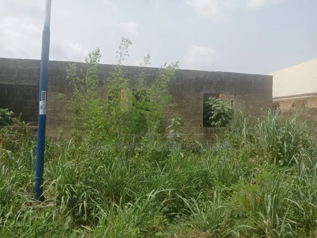 2bdrm Block of Flats in Breeders Estate, Akure for sale