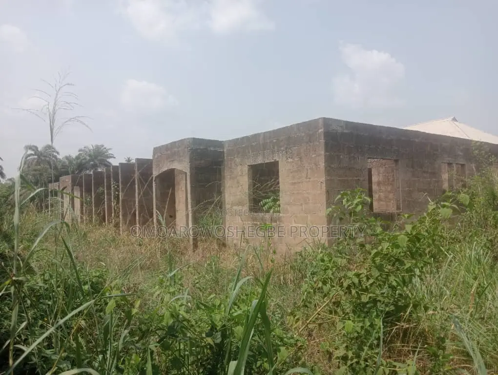2bdrm Block of Flats in Breeders Estate, Akure for sale