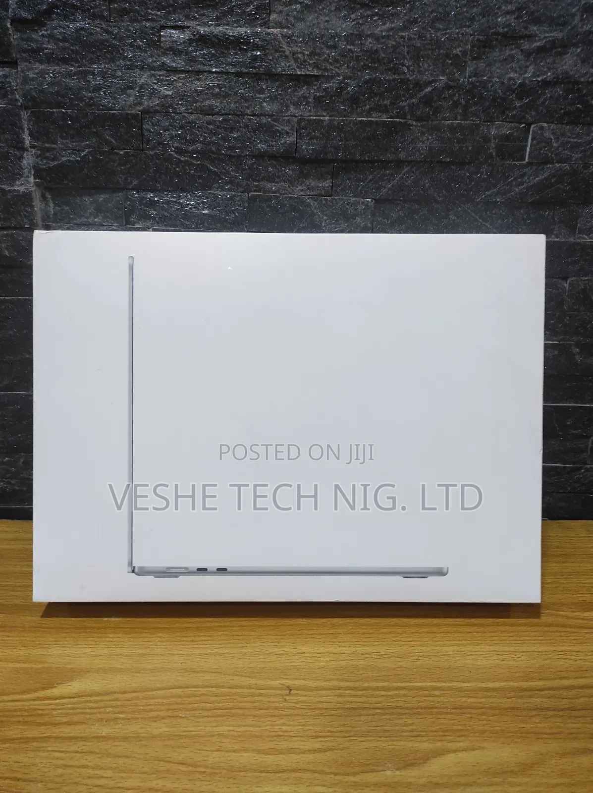 New Laptop Apple MacBook Air 2024 M3 15-Inch 16GB Apple M3 SSD 256GB