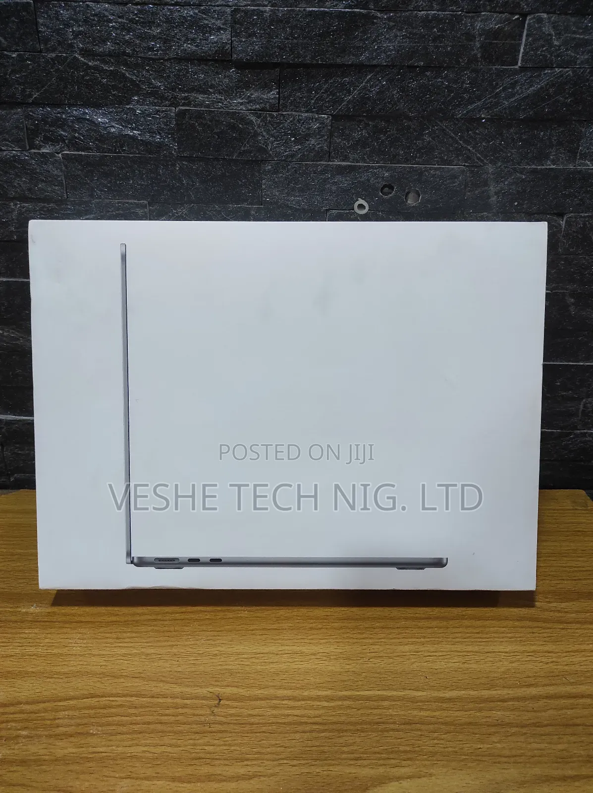 New Laptop Apple MacBook Air 2024 M3 13-inch 16GB Apple M3 SSD 256GB