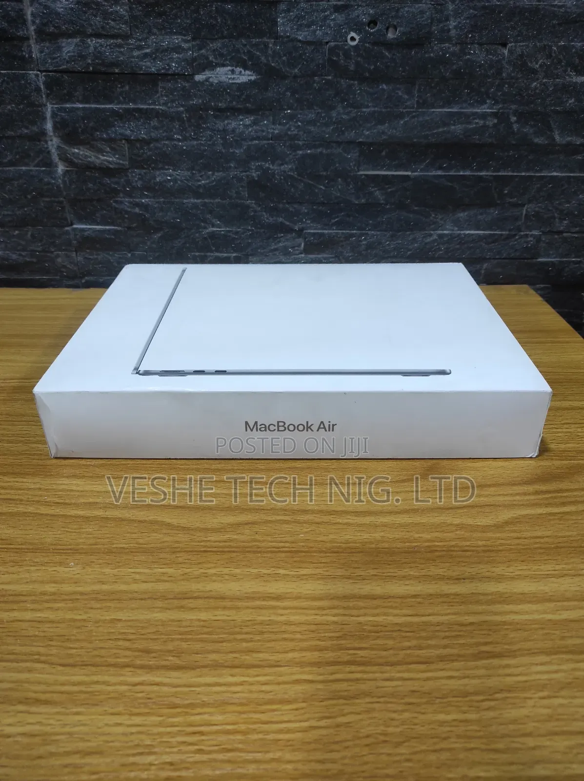 New Laptop Apple MacBook Air 2024 M3 13-inch 16GB Apple M3 SSD 256GB
