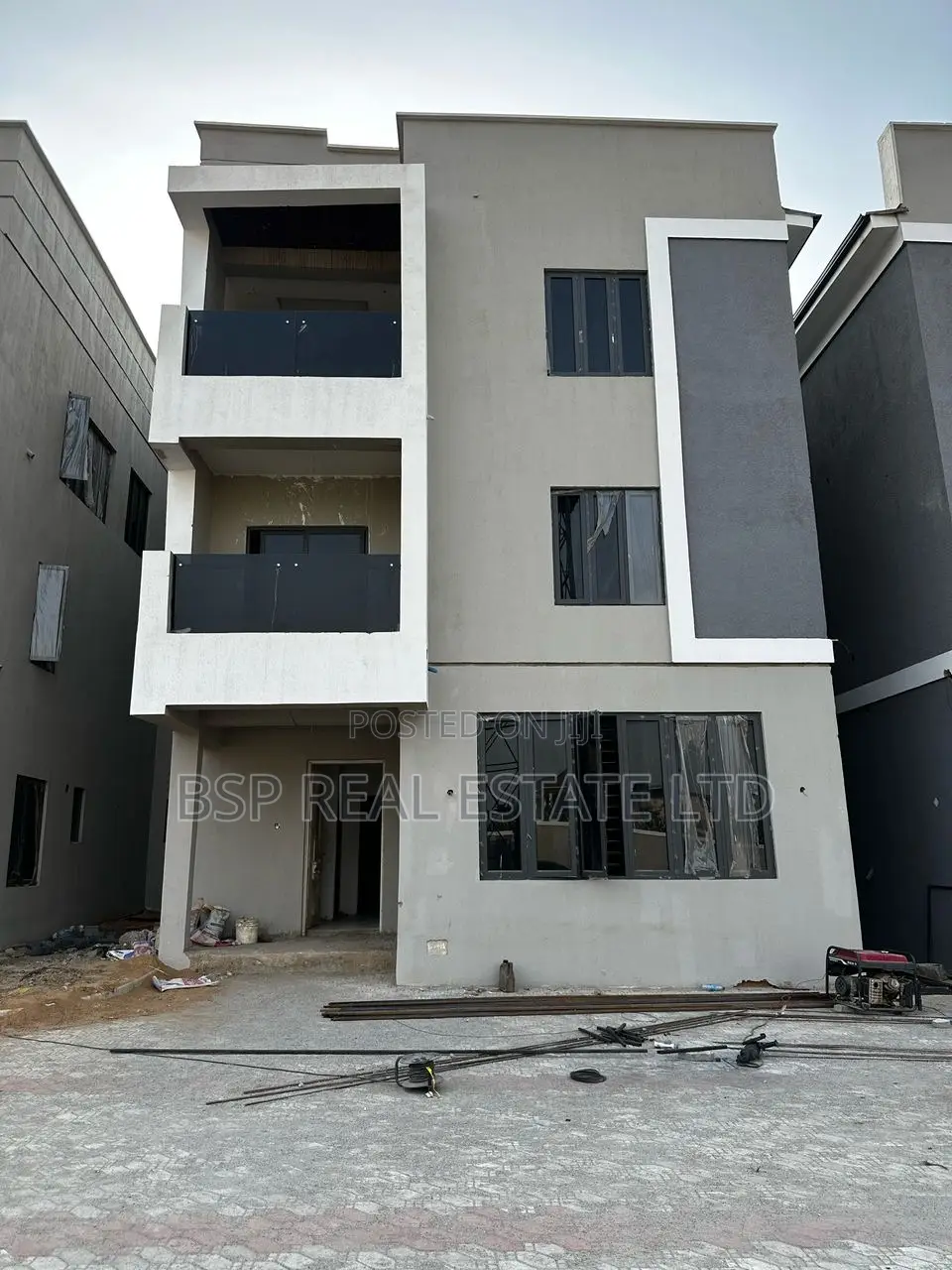 5bdrm Duplex in Jahi for sale