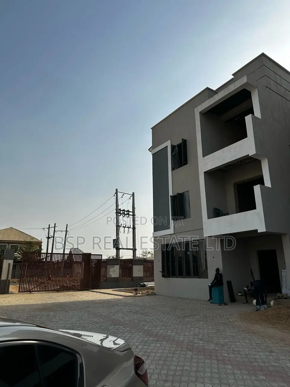 5bdrm Duplex in Jahi for sale