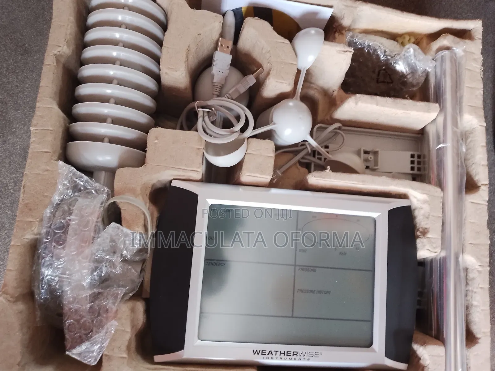 Professional Touch Screen Weather Station With Solar