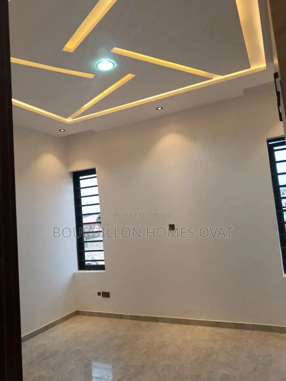 5bdrm Duplex in Ikota for sale