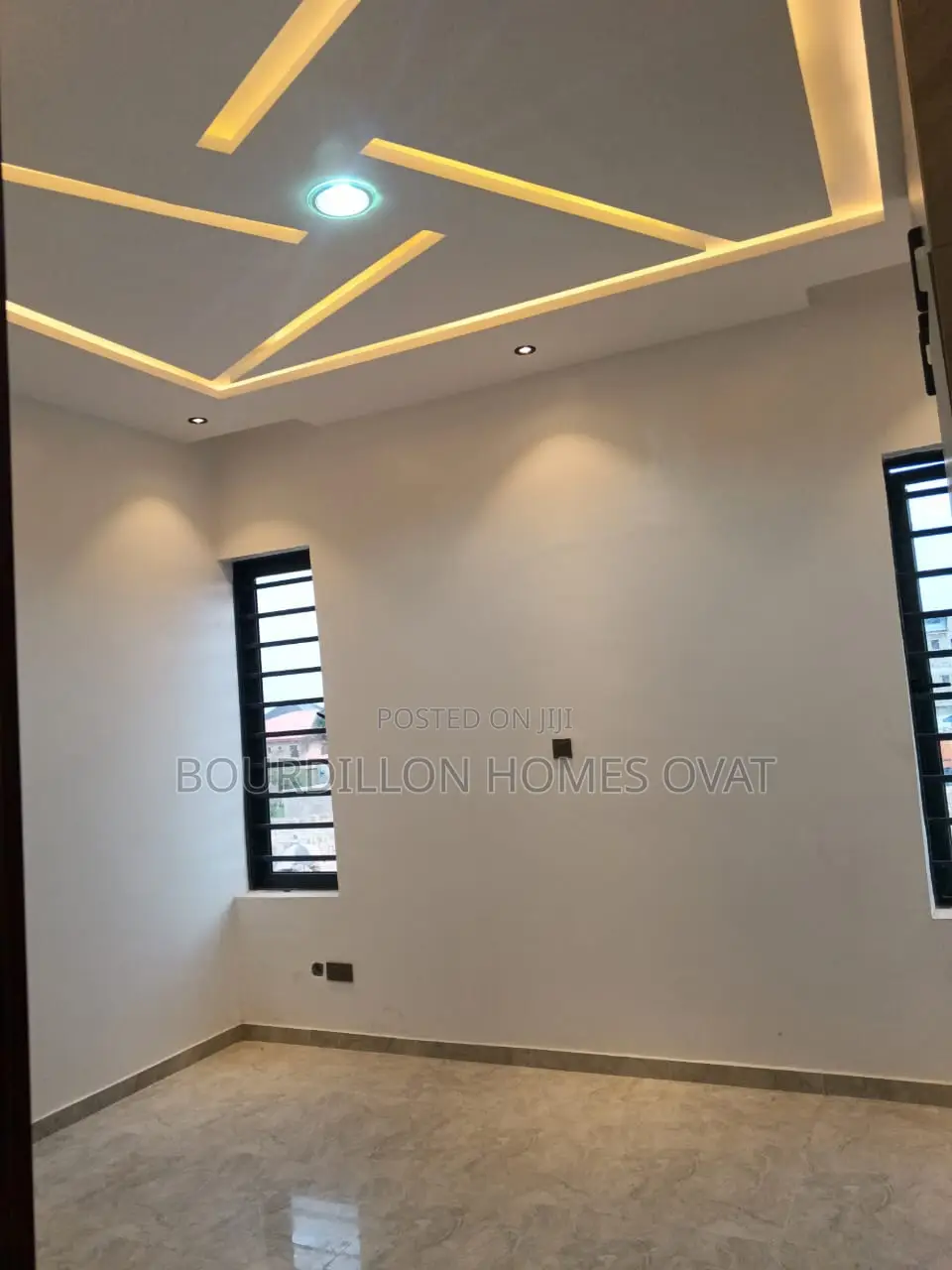 5bdrm Duplex in Ikota for sale