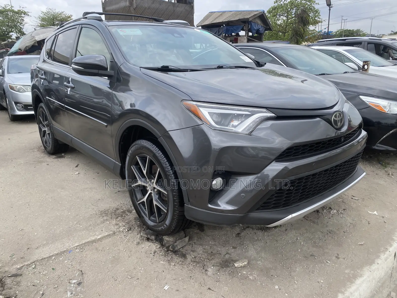 Toyota RAV4 SE 4dr SUV (2.5L 4cyl 6A) 2018 Gray