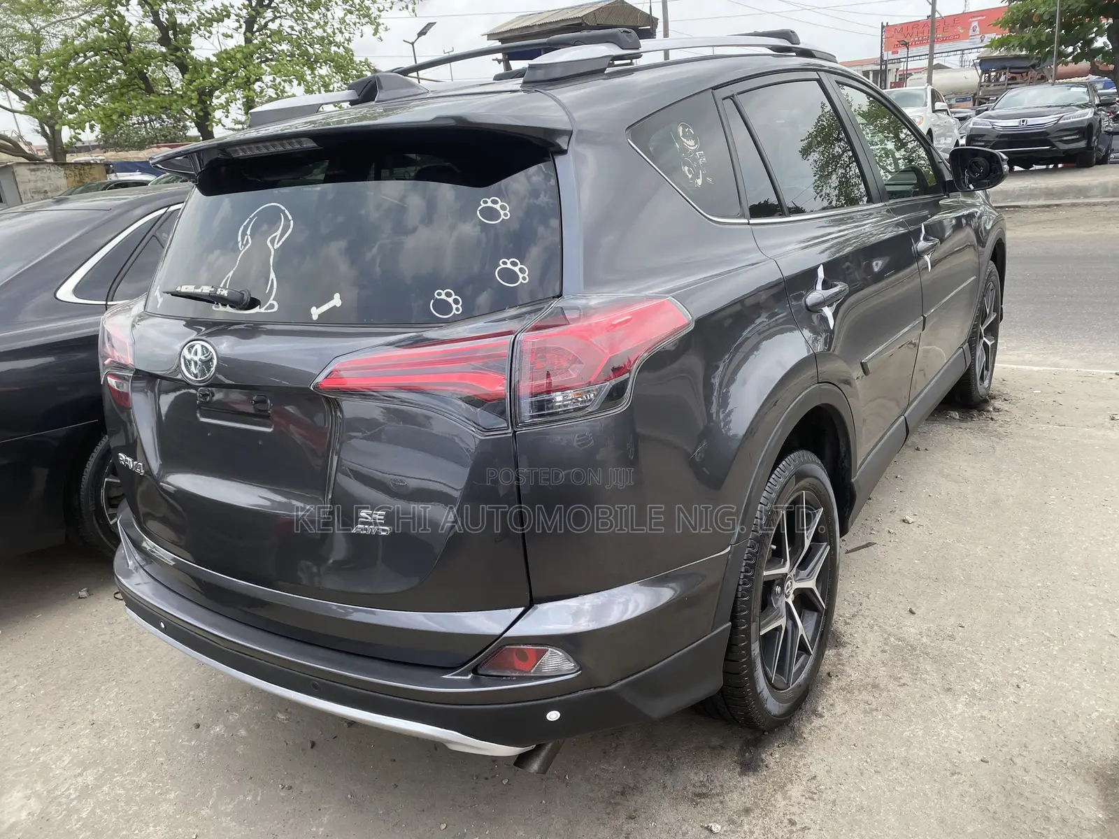 Toyota RAV4 SE 4dr SUV (2.5L 4cyl 6A) 2018 Gray