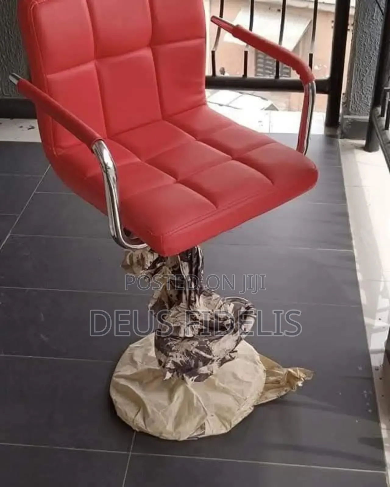 Saloon Chair/Bar Stool /Barbing Chair