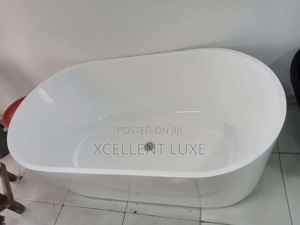 Round Free Standing Bathtub