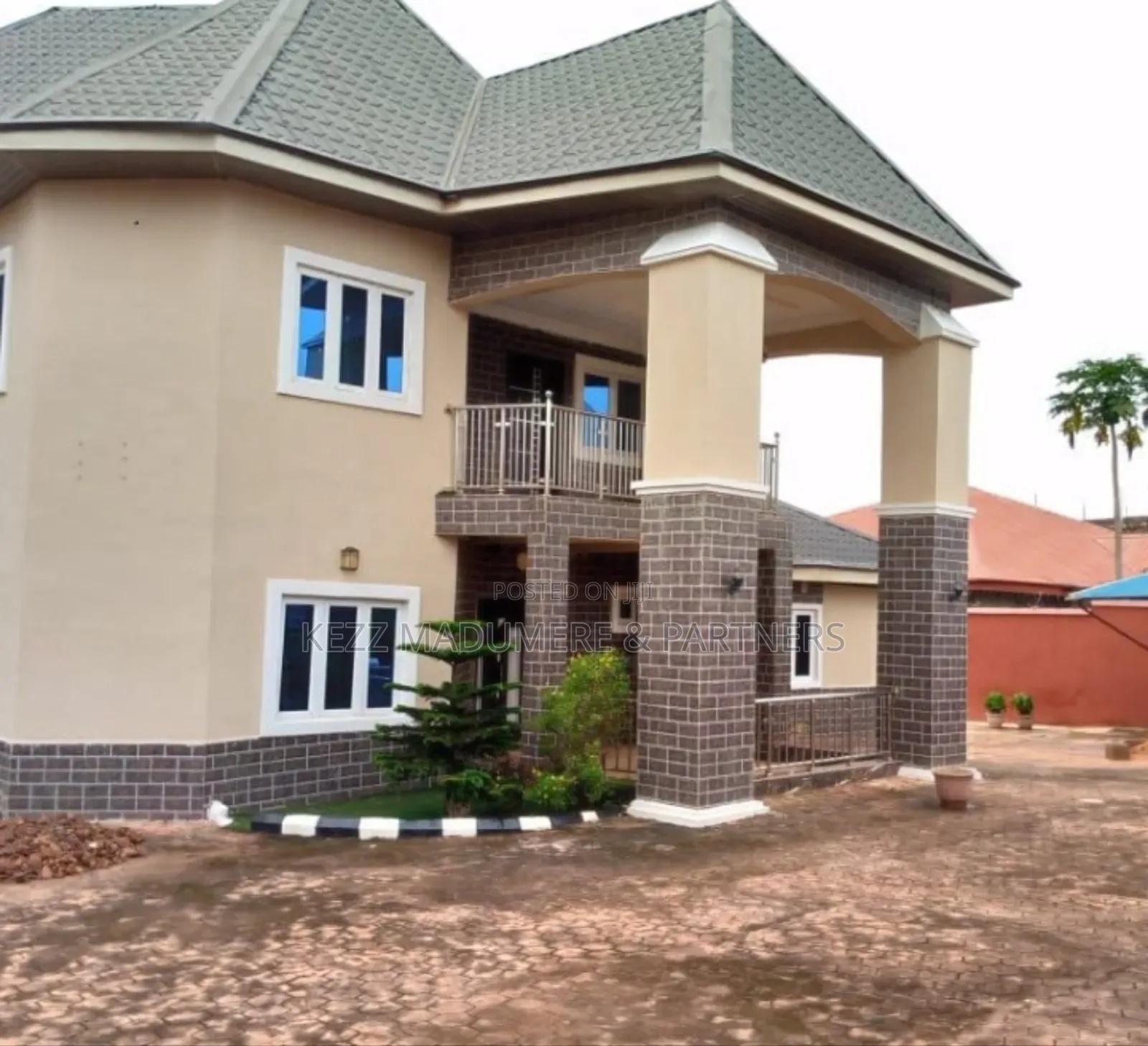 7bdrm Duplex in Umuchigbo,Near Nike for sale