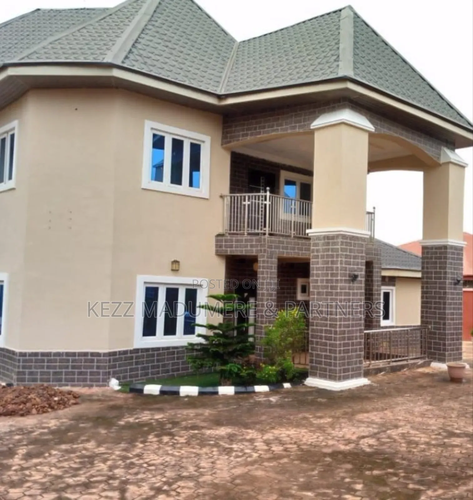 7bdrm Duplex in Umuchigbo,Near Nike for sale