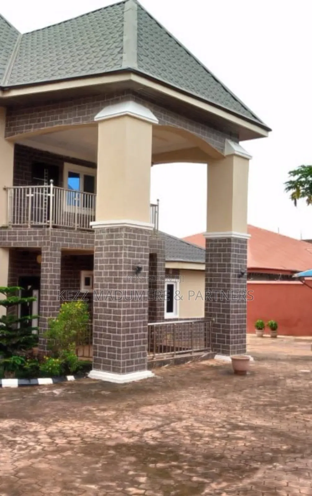 7bdrm Duplex in Umuchigbo,Near Nike for sale