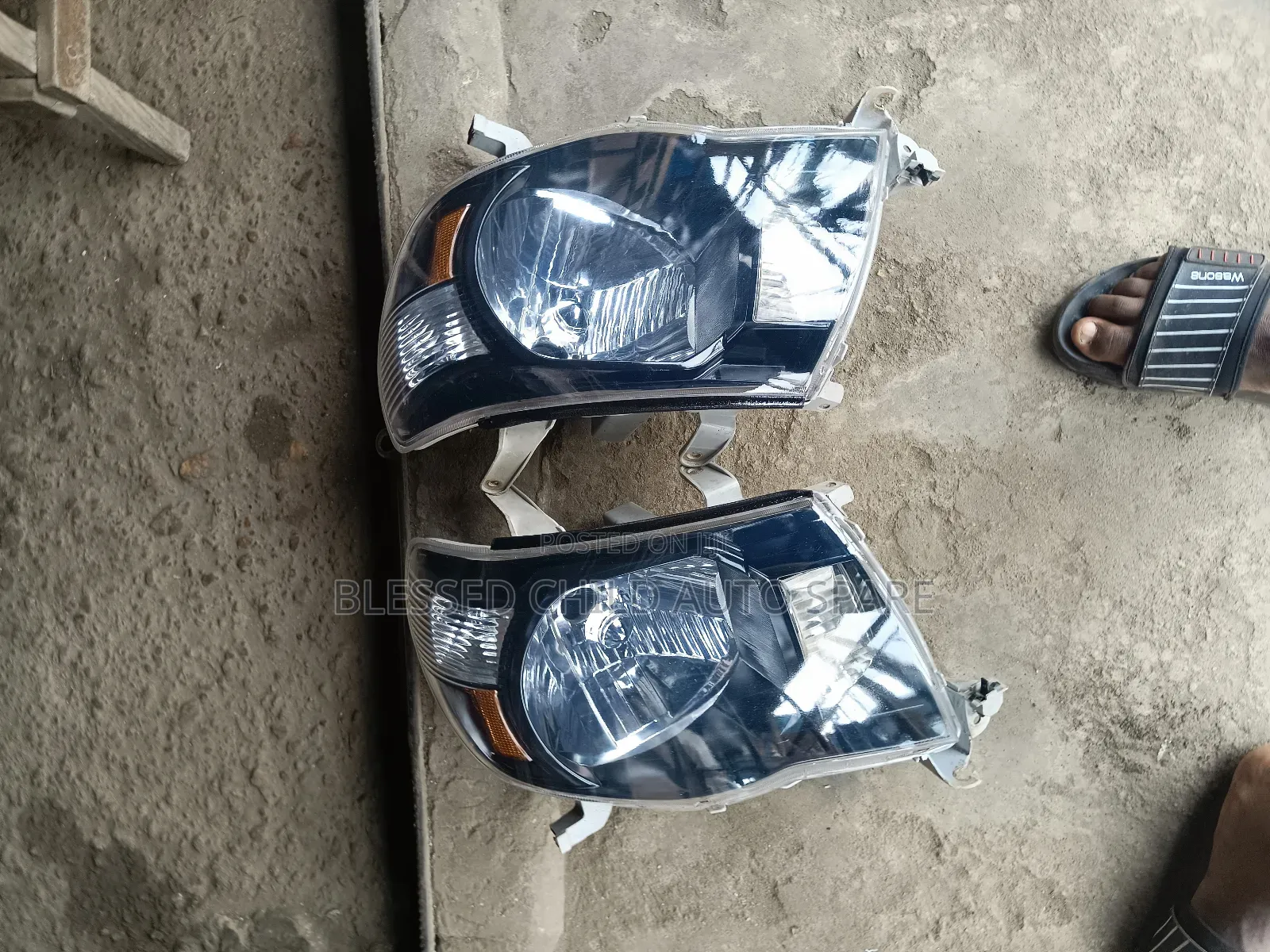 Headlamp Toyota Tacoma 2005-2007 Tinted