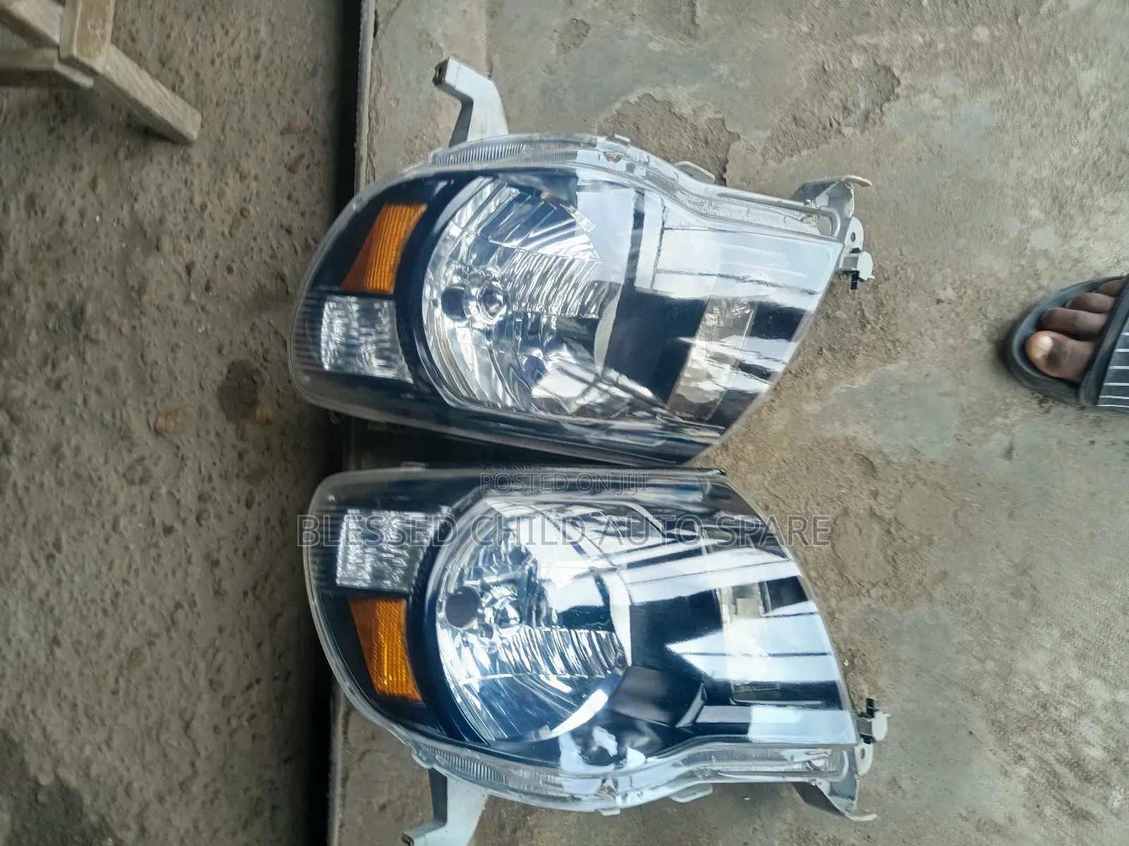 Headlamp Toyota Tacoma 2005-2007 Tinted