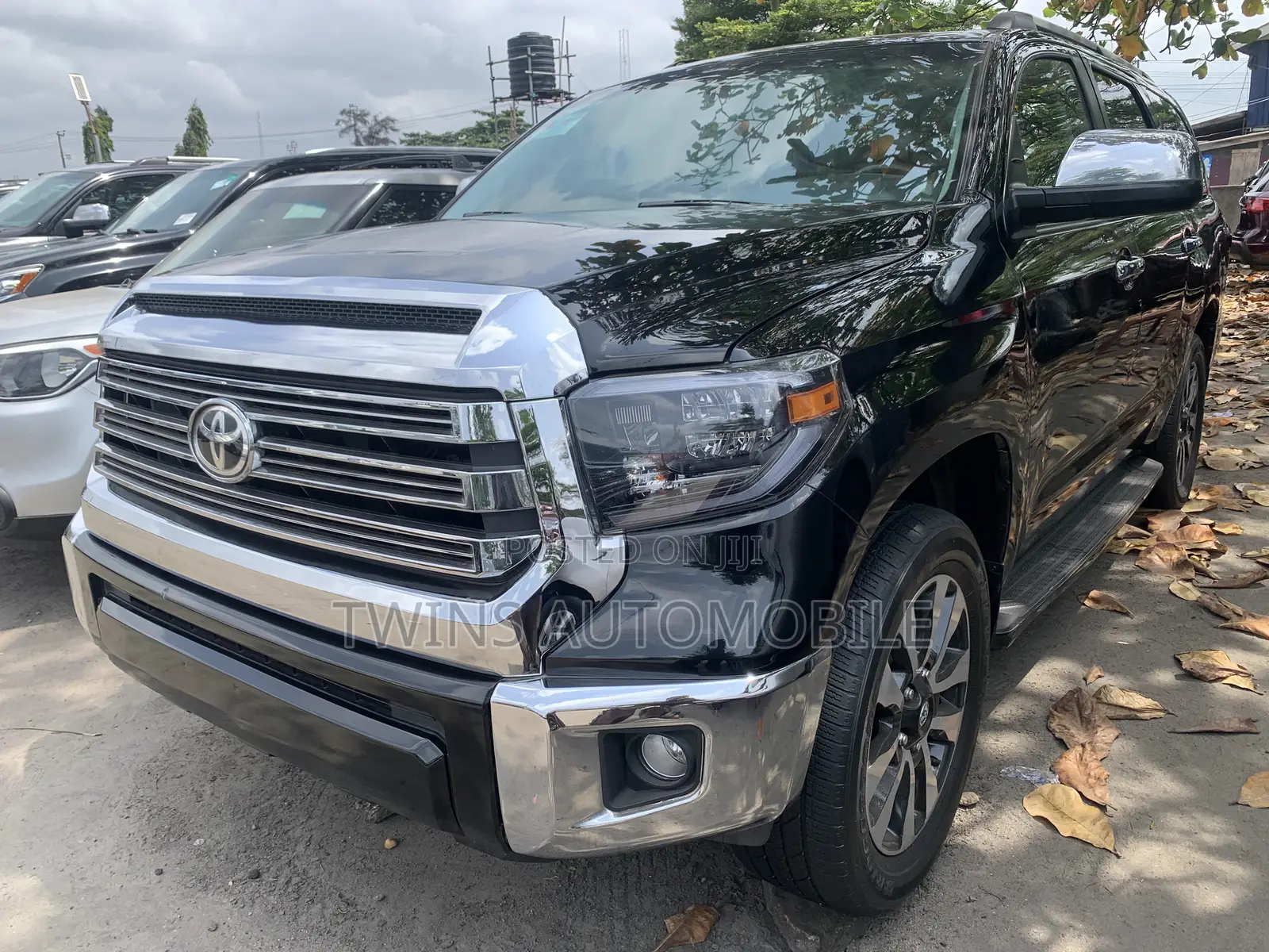 Toyota Sequoia Platinum 4dr SUV 4WD (5.7L 8cyl 6A) 2017 Black