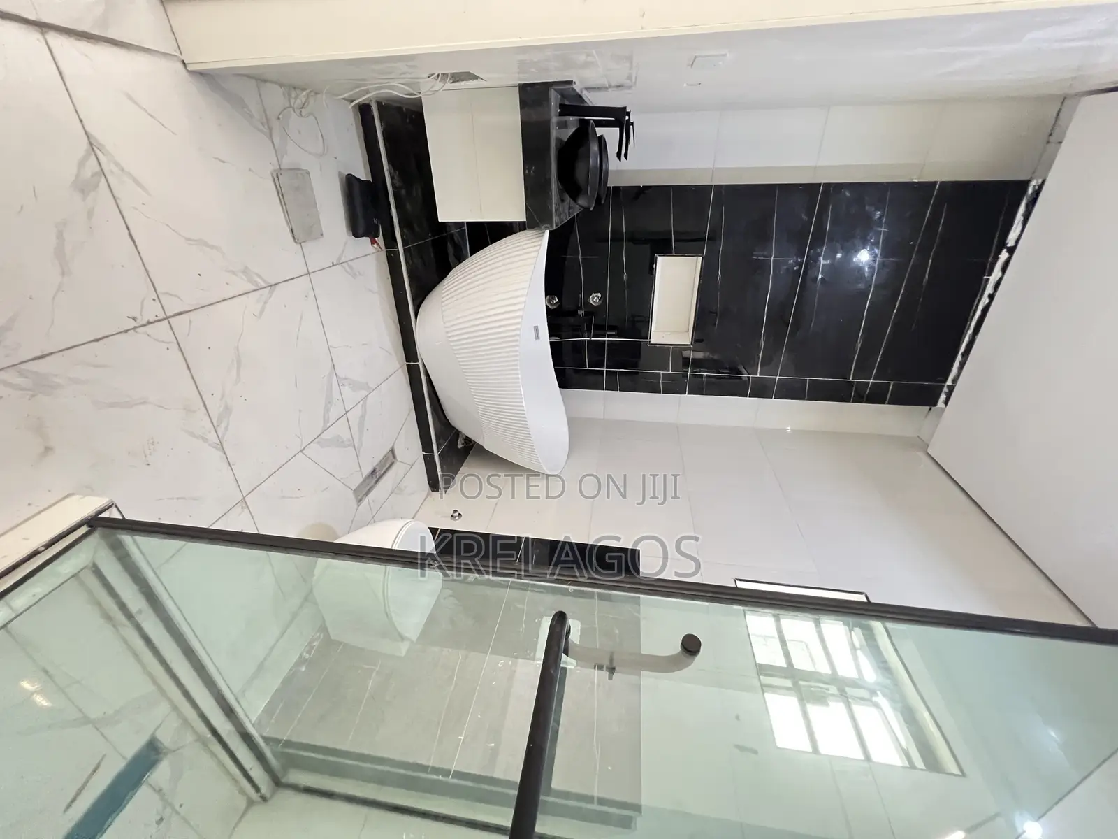 5bdrm Duplex in Chevron for sale