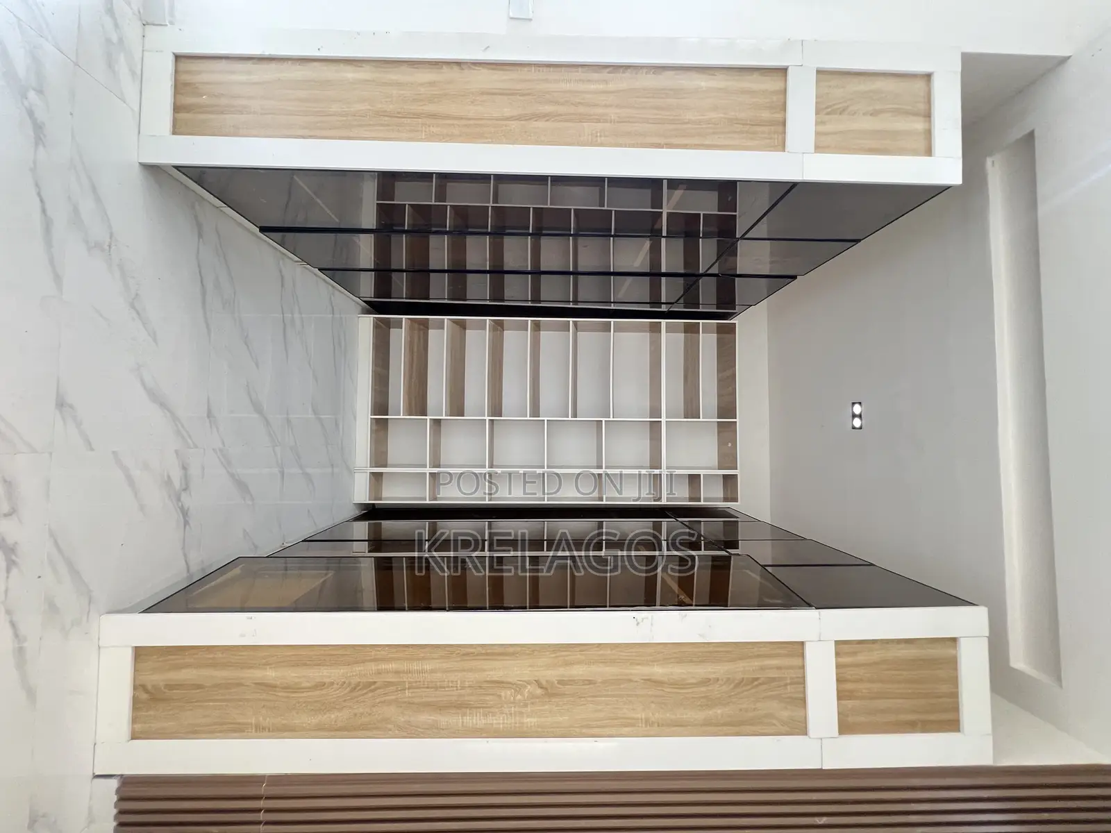 5bdrm Duplex in Chevron for sale
