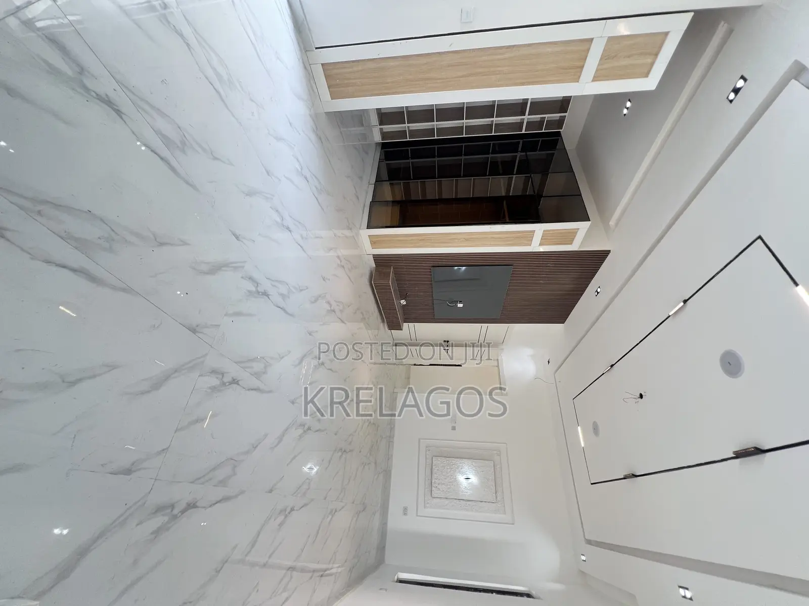 5bdrm Duplex in Chevron for sale