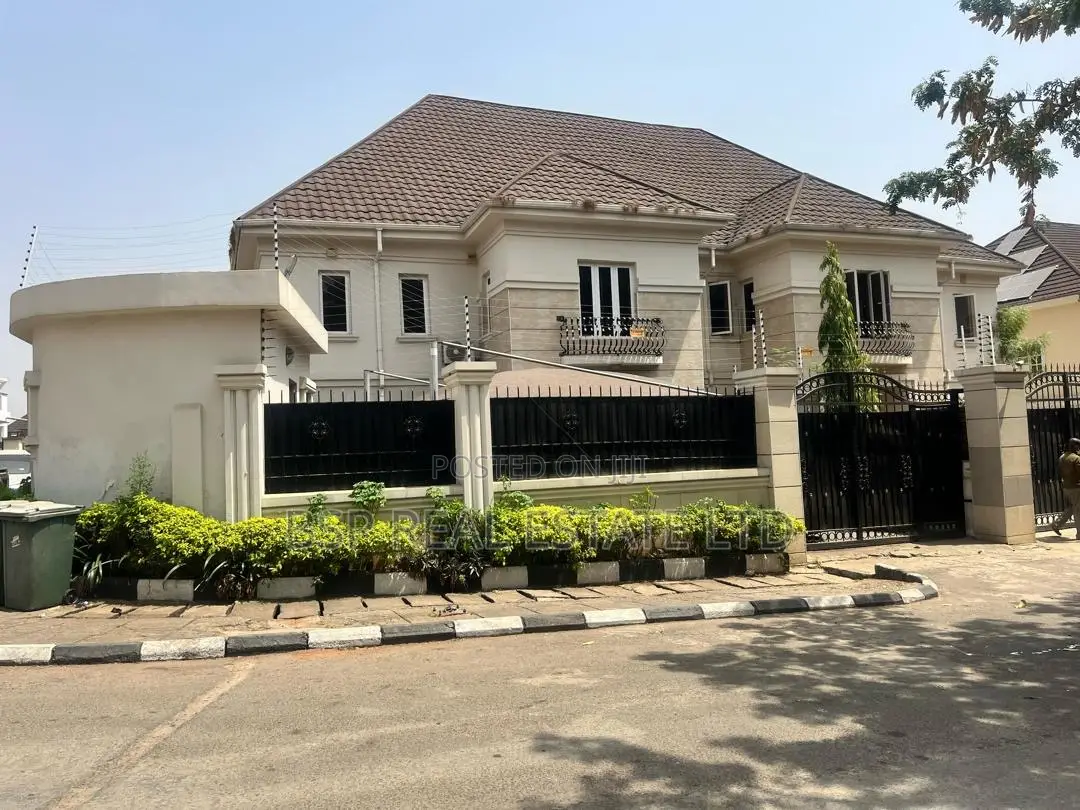 4bdrm Duplex in Maitama for sale