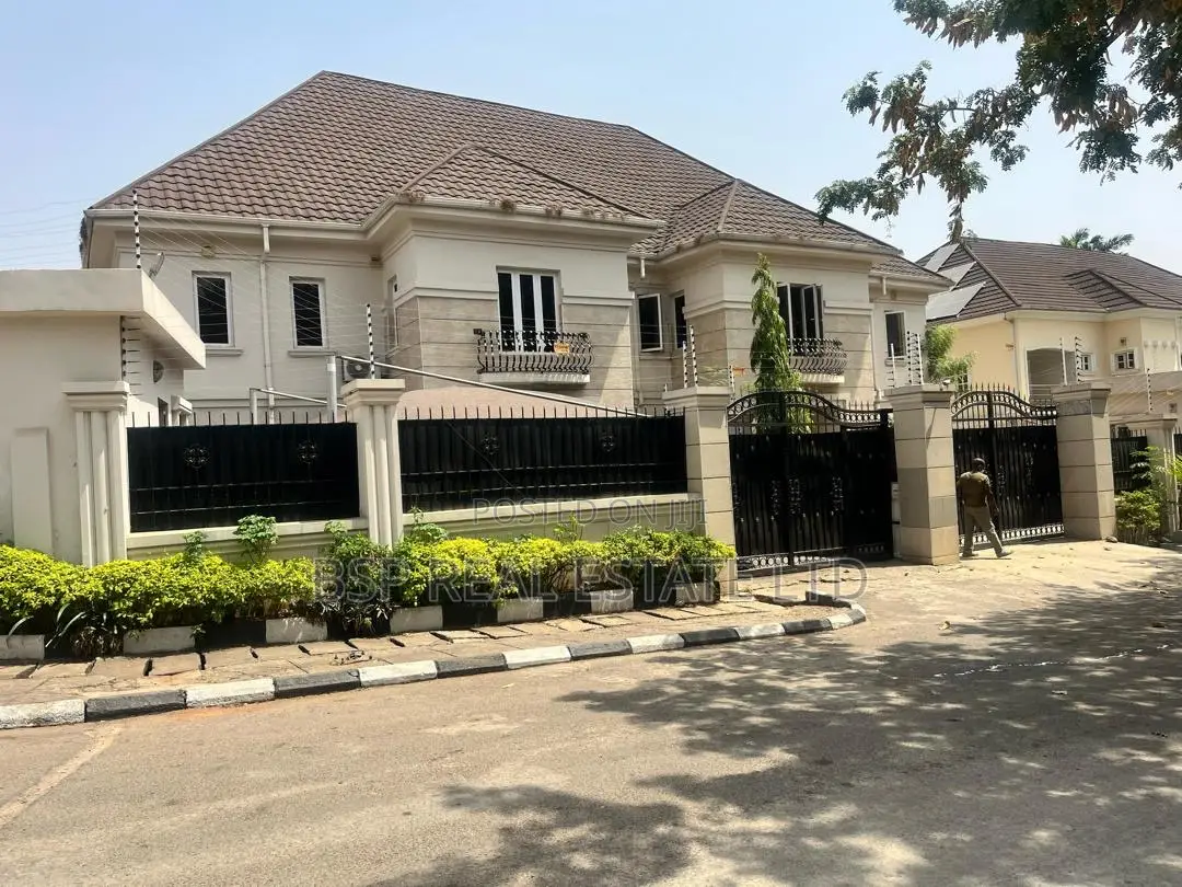 4bdrm Duplex in Maitama for sale