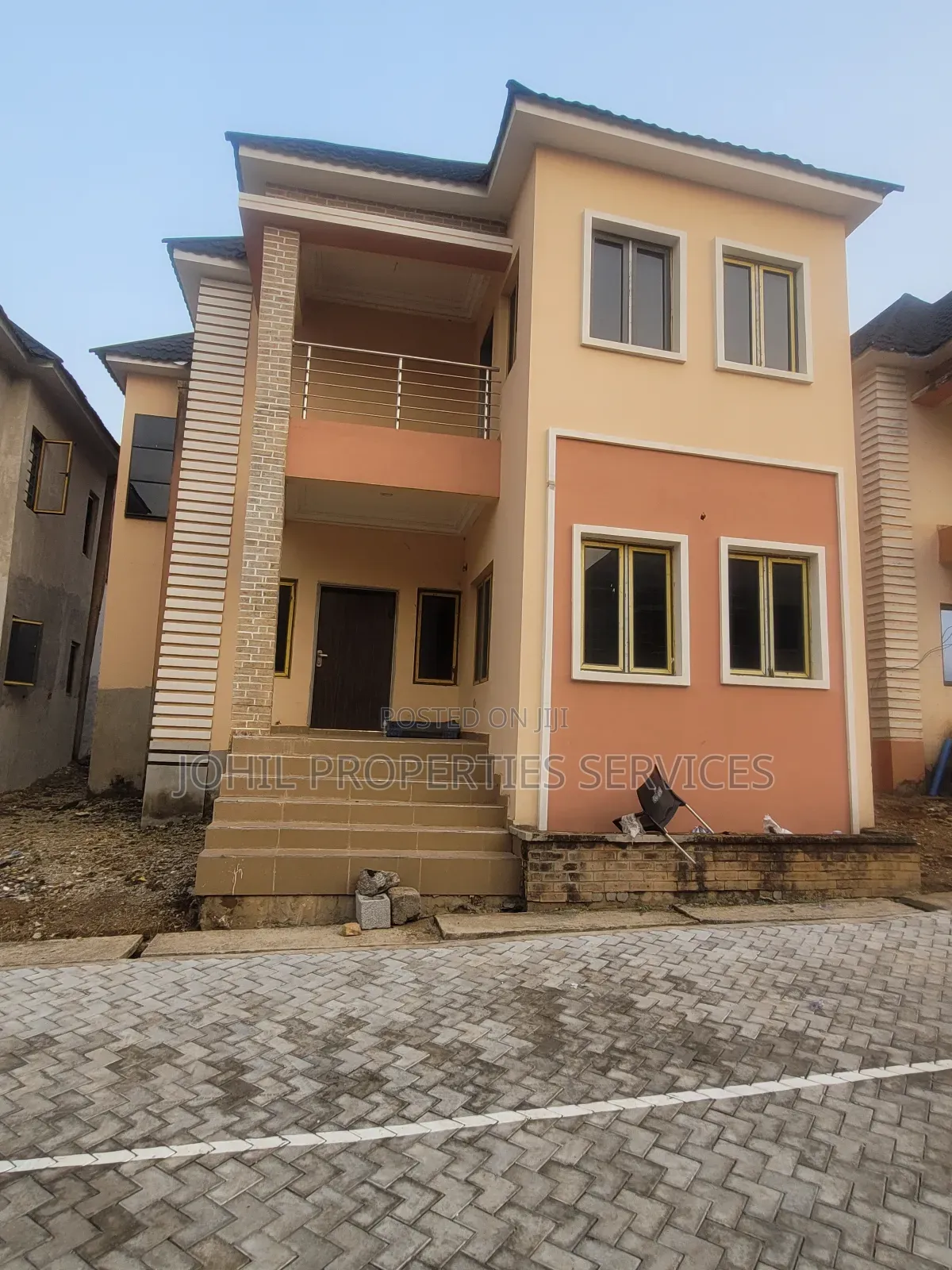 4bdrm Duplex in Durumi for sale