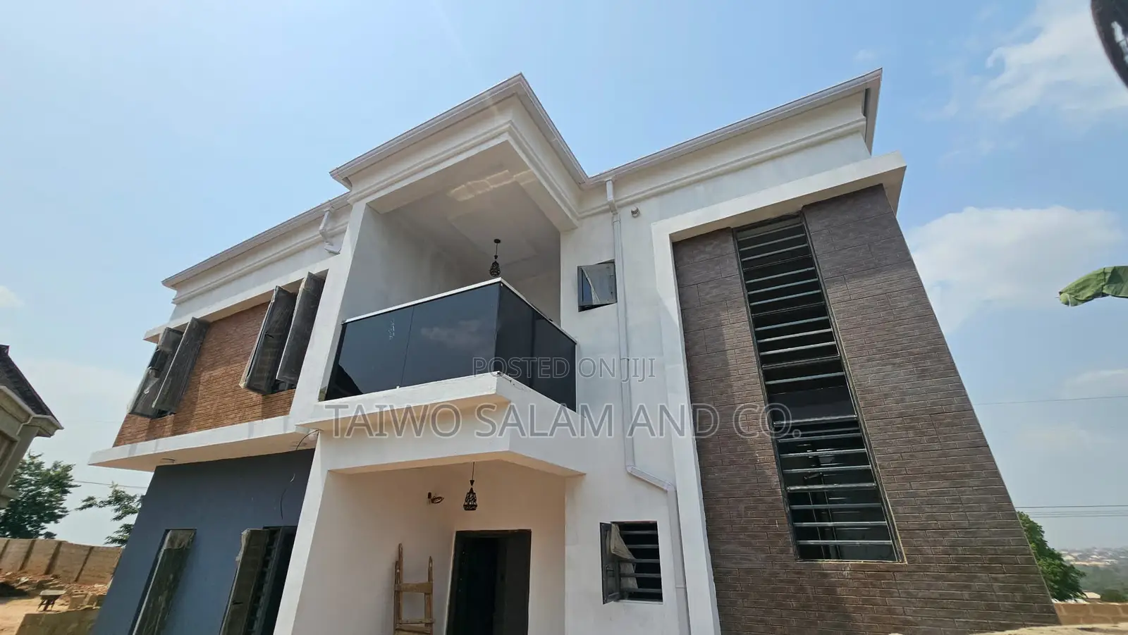 4bdrm Duplex in Jericho for sale
