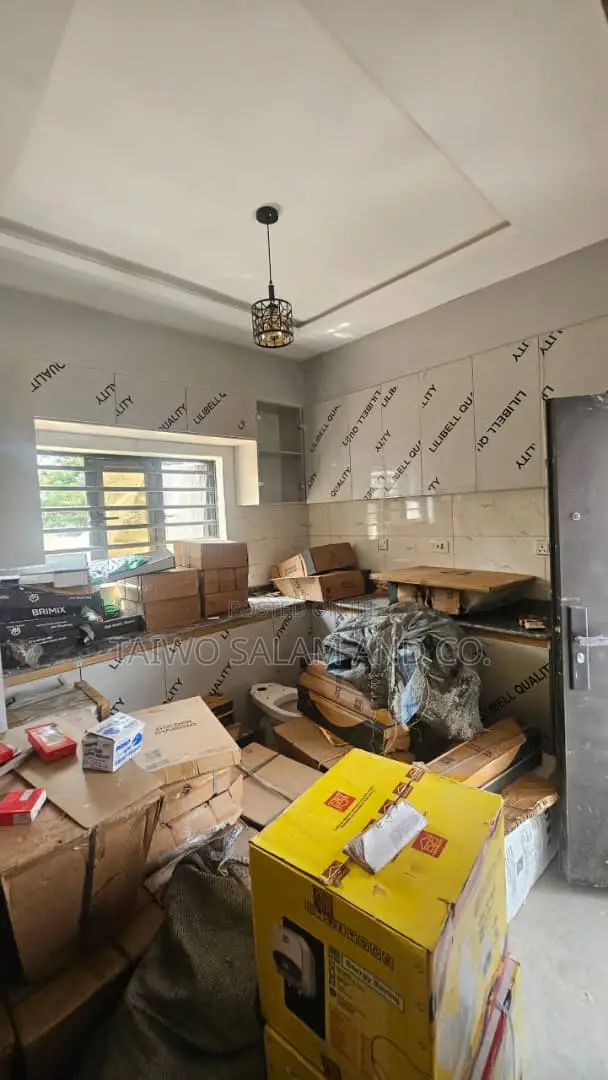 4bdrm Duplex in Jericho for sale