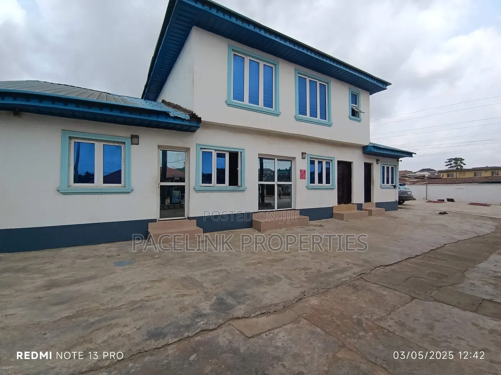 Big Office Space Along the Road Good