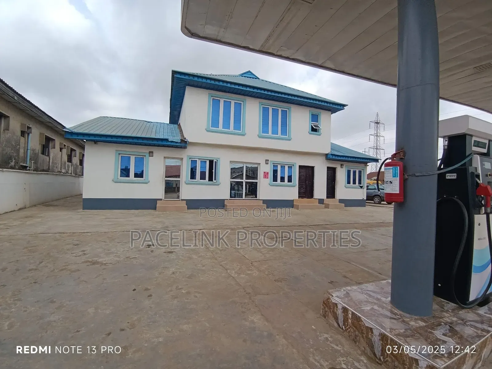 Big Office Space Along the Road Good
