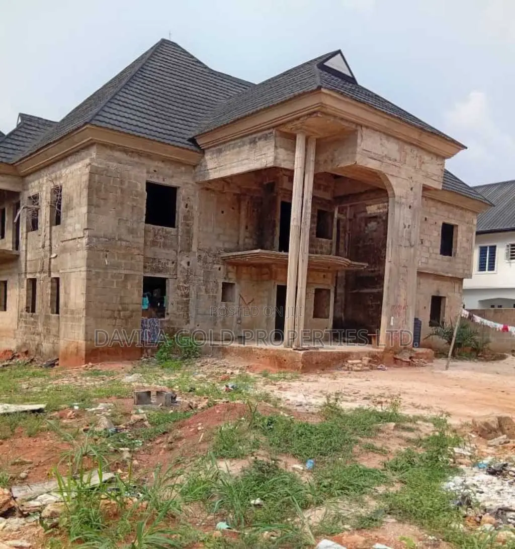 6bdrm Duplex in Benin City for sale