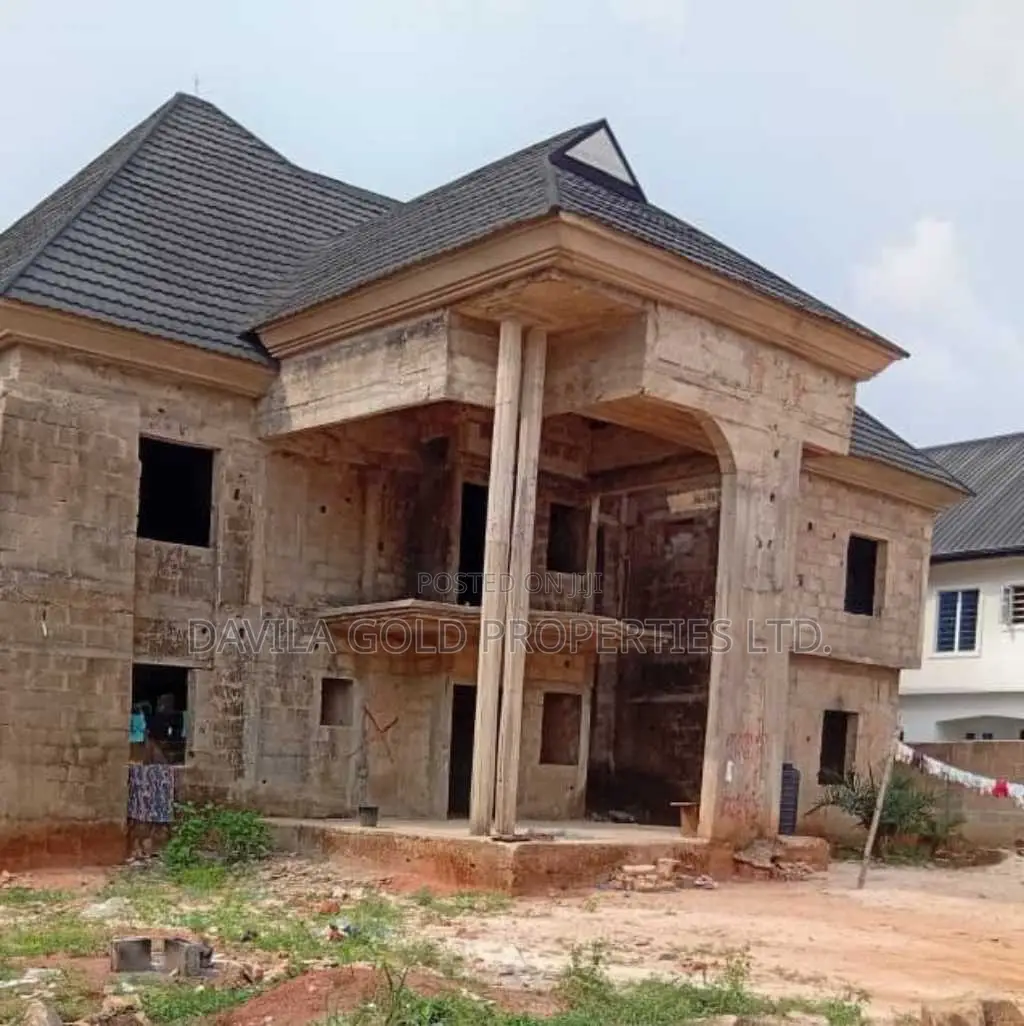 6bdrm Duplex in Benin City for sale