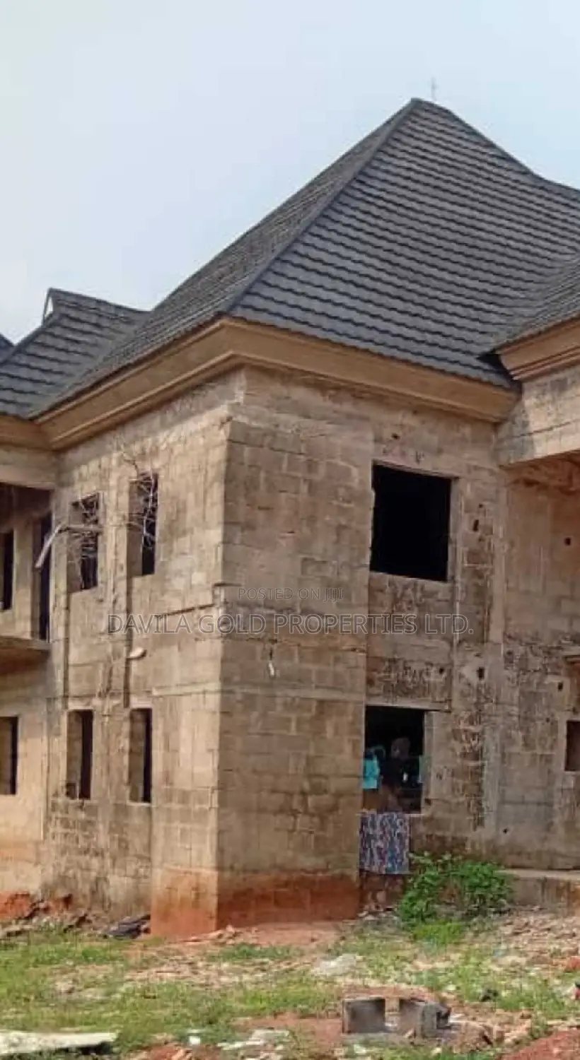6bdrm Duplex in Benin City for sale