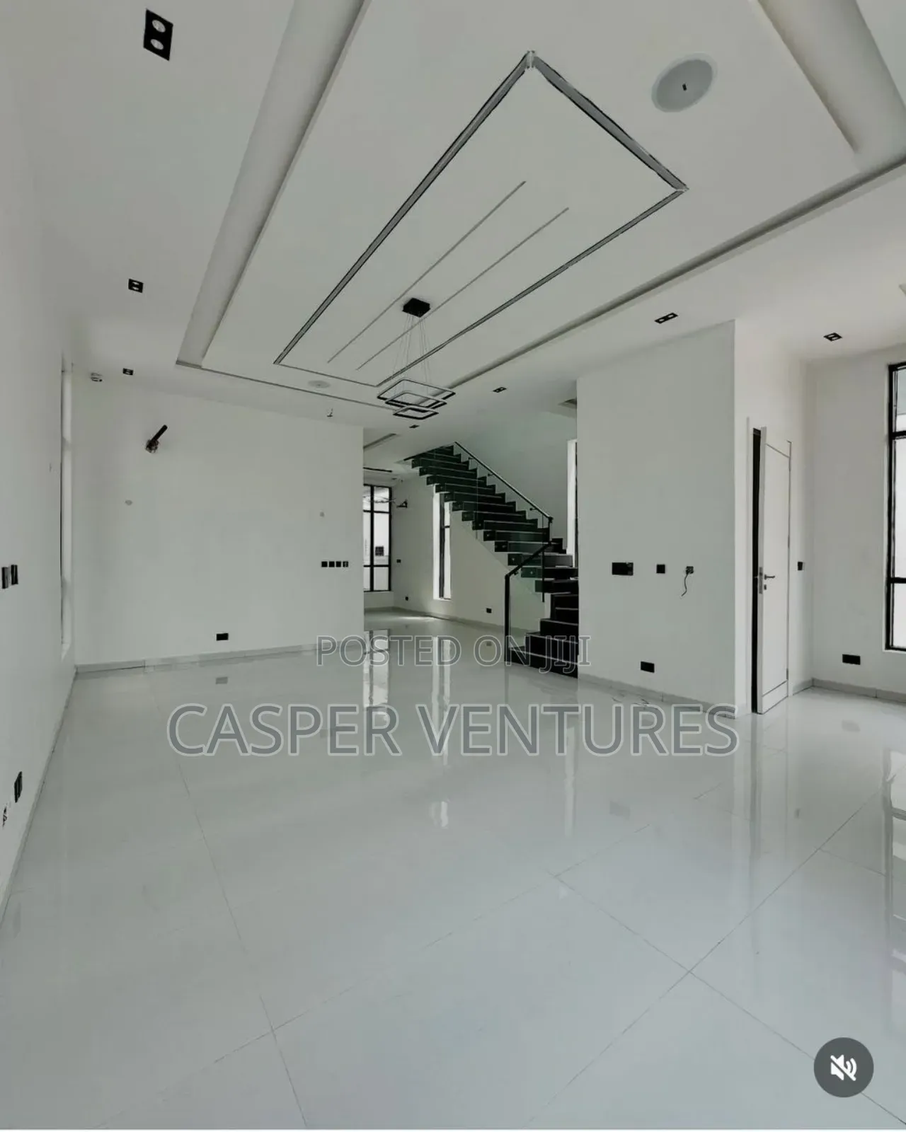5bdrm Duplex in Chevron for sale